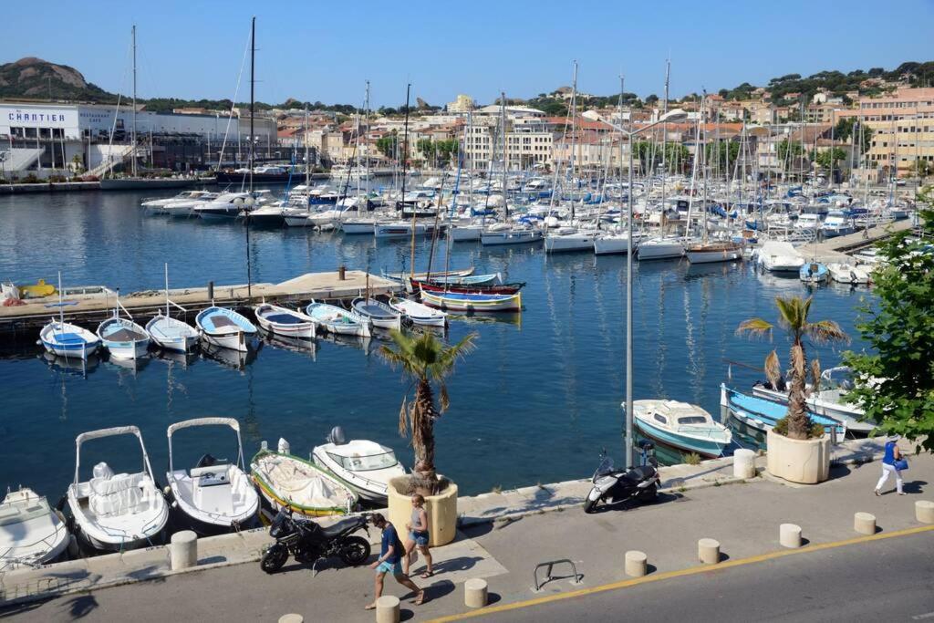 La Ciotat - Magnifique Appartement Climatise Sur Le Port Luaran gambar