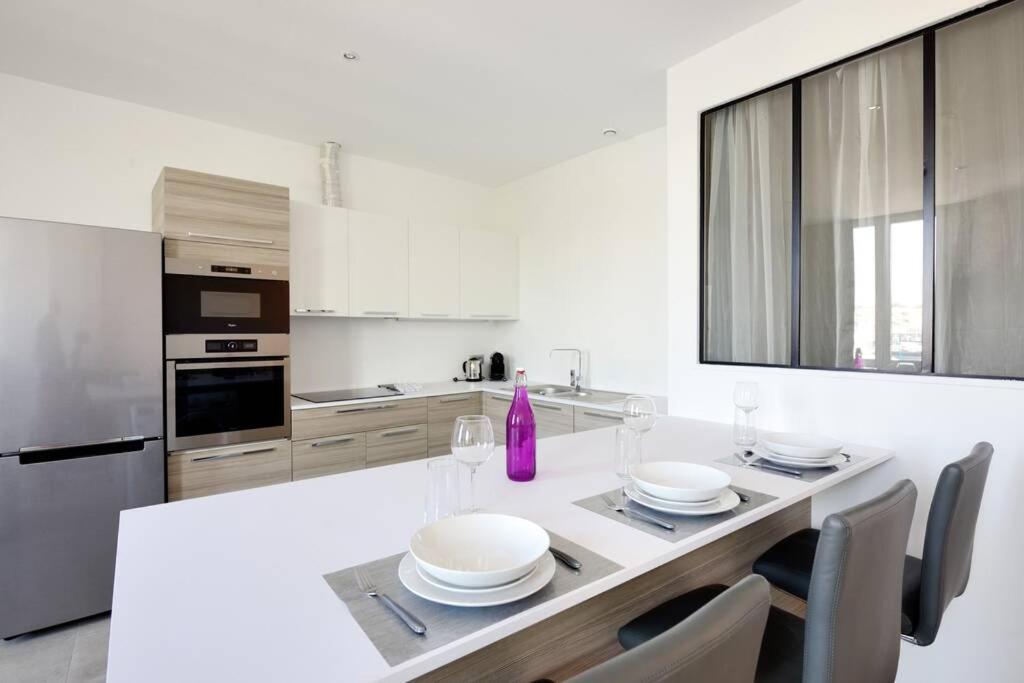 La Ciotat - Magnifique Appartement Climatise Sur Le Port Luaran gambar